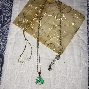 SOLVAR clover pendant necklace from Ireland